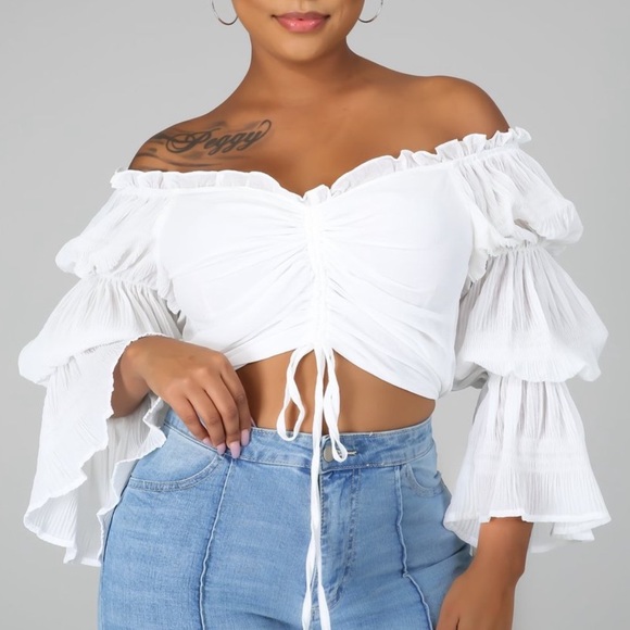 ✨𝐍𝐖𝐓✨White Bell Sleeve Ruched Crop Top - Picture 7 of 7
